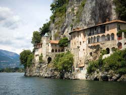 Lago Maggiore, Monastério de Santa Caterina del Sasso